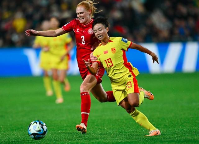 包含足球圈新闻：女足比赛中的绝佳表现！的词条