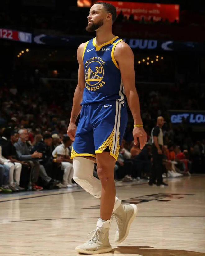 库里在中国队比赛中出色防守，刷新纪录引发热议！