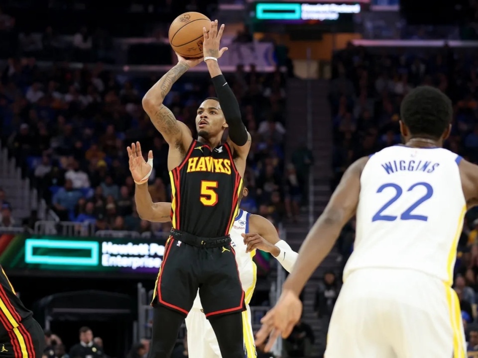 包含穆雷回归赛场，爆冷首场状态亮眼，勇士观众沸腾！的词条